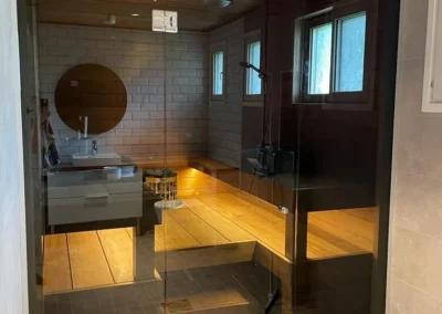 Saunaremontti, kokolasiset seinä, vastakkaiset lauteet
