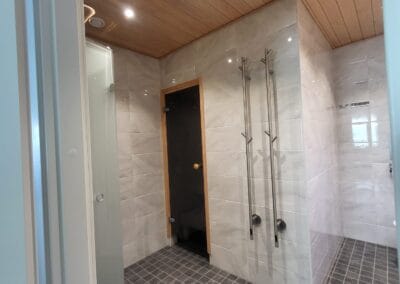 Kylpyhuoneen laatoitustyöt