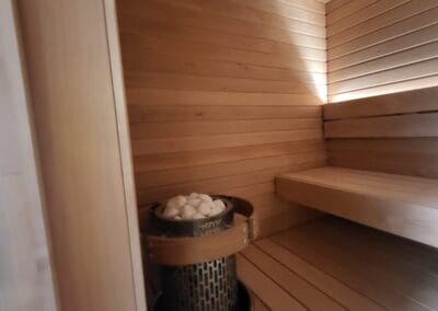 Saunaremontti pieneen saunaan